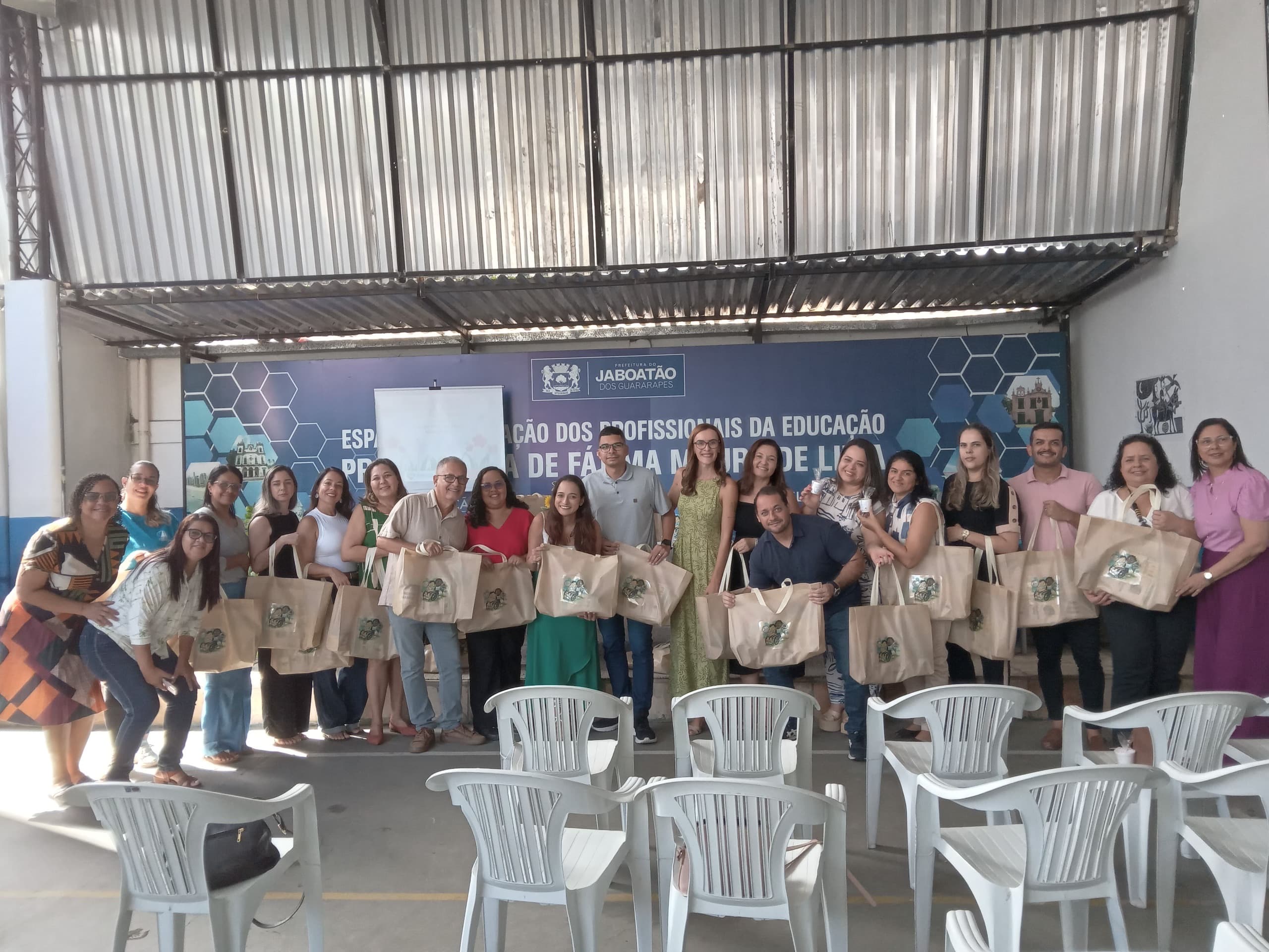 Prefeitura do Jaboatão entrega 40 kits de jogos adaptados inclusivos para alunos da Educação Infantil