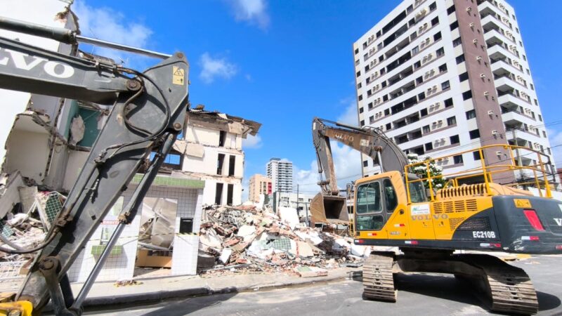 Prefeitura do Jaboatão dos Guararapes inicia demolição do edifício Kátia Melo, em Piedade