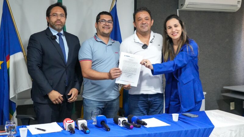 Prefeito Evilásio Mateus assina homologação de resultado de concurso público e anúncio novo concurso para Educação em Araripina