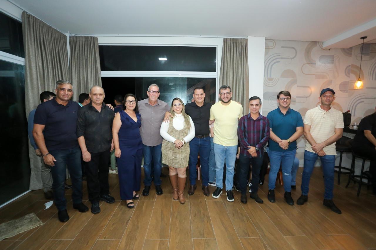 Prefeito Eduardo Lira, vice e vereadores de Cupira declaram apoio a Gabriel e Álvaro Porto