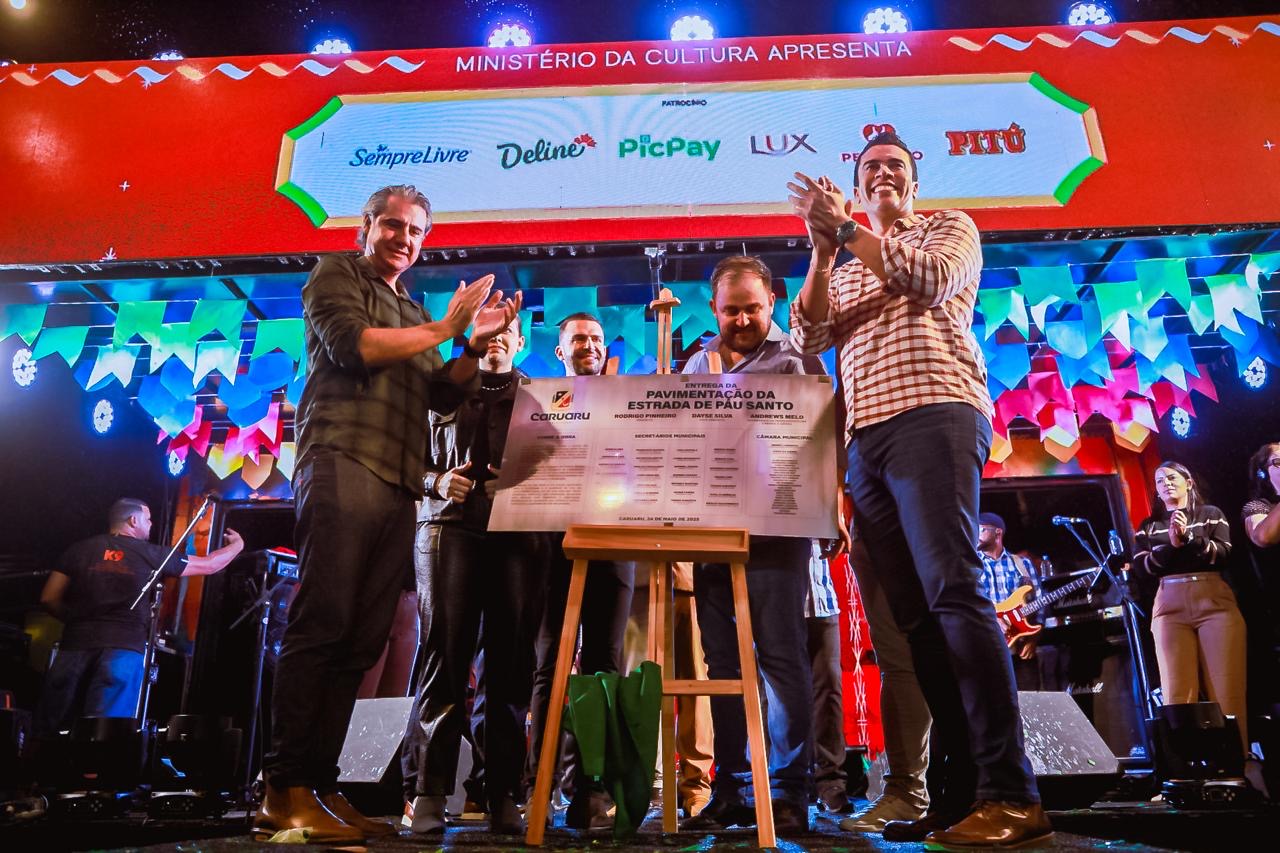 Prefeito Rodrigo Pinheiro realiza entrega da estrada do Sítio Pau Santo