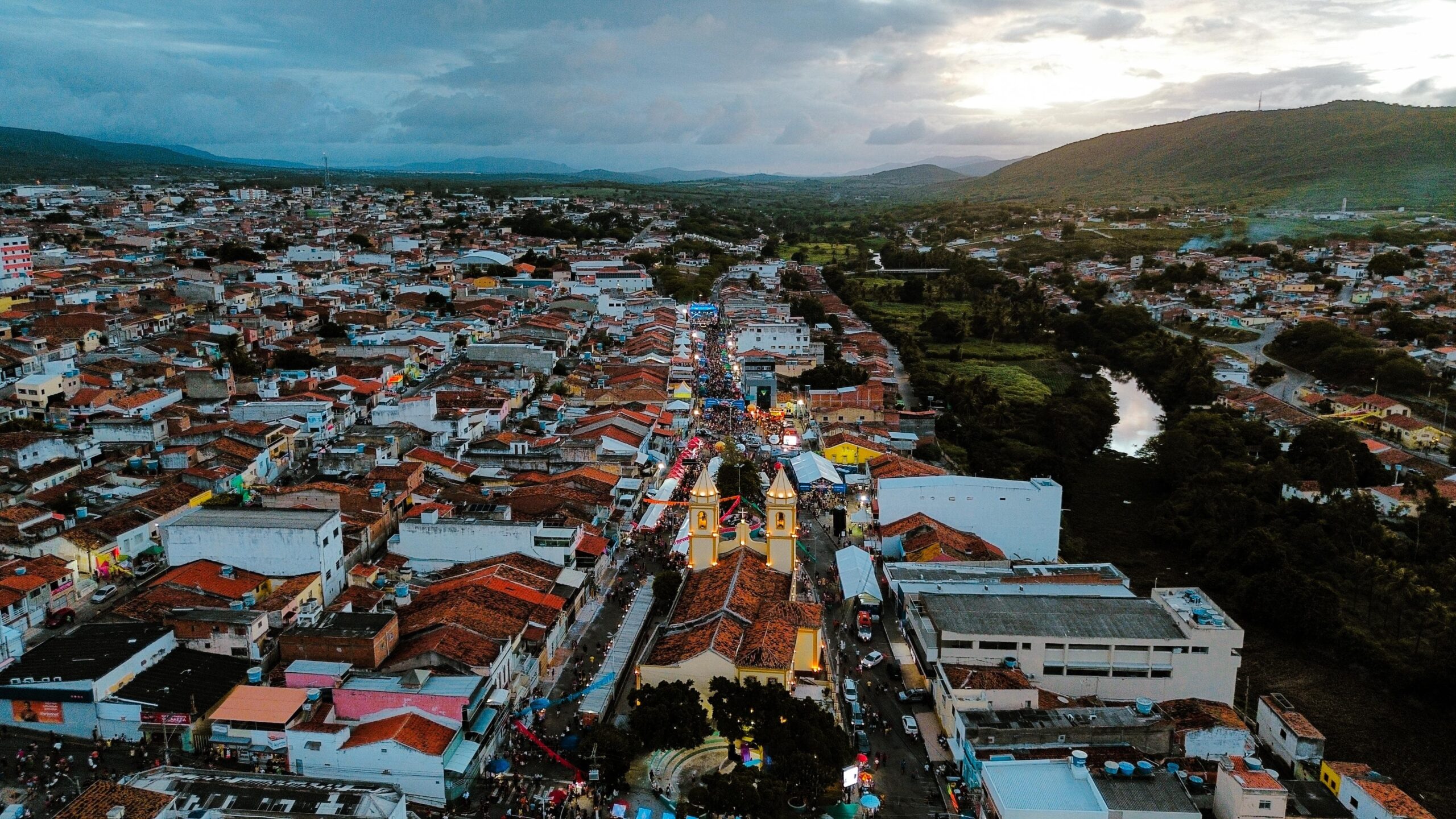 BEZERROS COMEMORA 155 ANOS DE HISTÓRIA COM MARATONA DE ENTREGAS E INAUGURAÇÕES