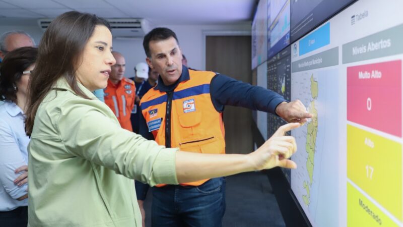 Governadora Raquel Lyra acompanha monitoramento das chuvas e comanda reunião com secretários para estabelecer ações de prevenção aos municípios