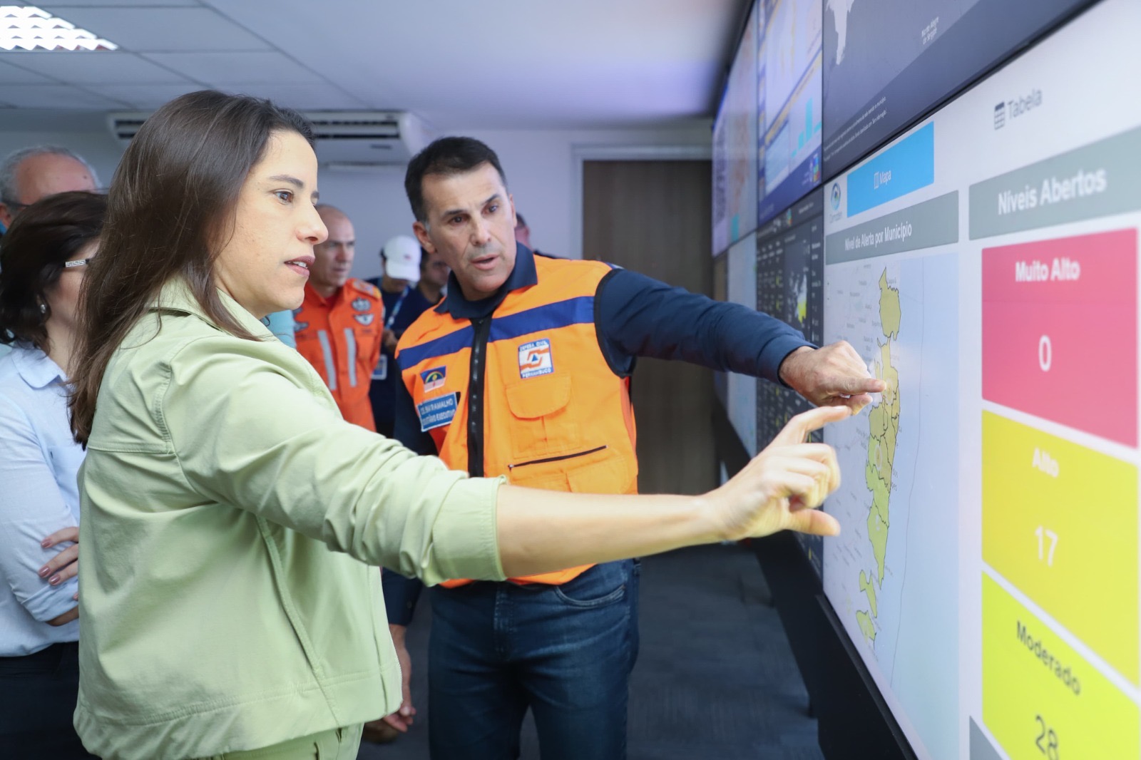 Governadora Raquel Lyra acompanha monitoramento das chuvas e comanda reunião com secretários para estabelecer ações de prevenção aos municípios