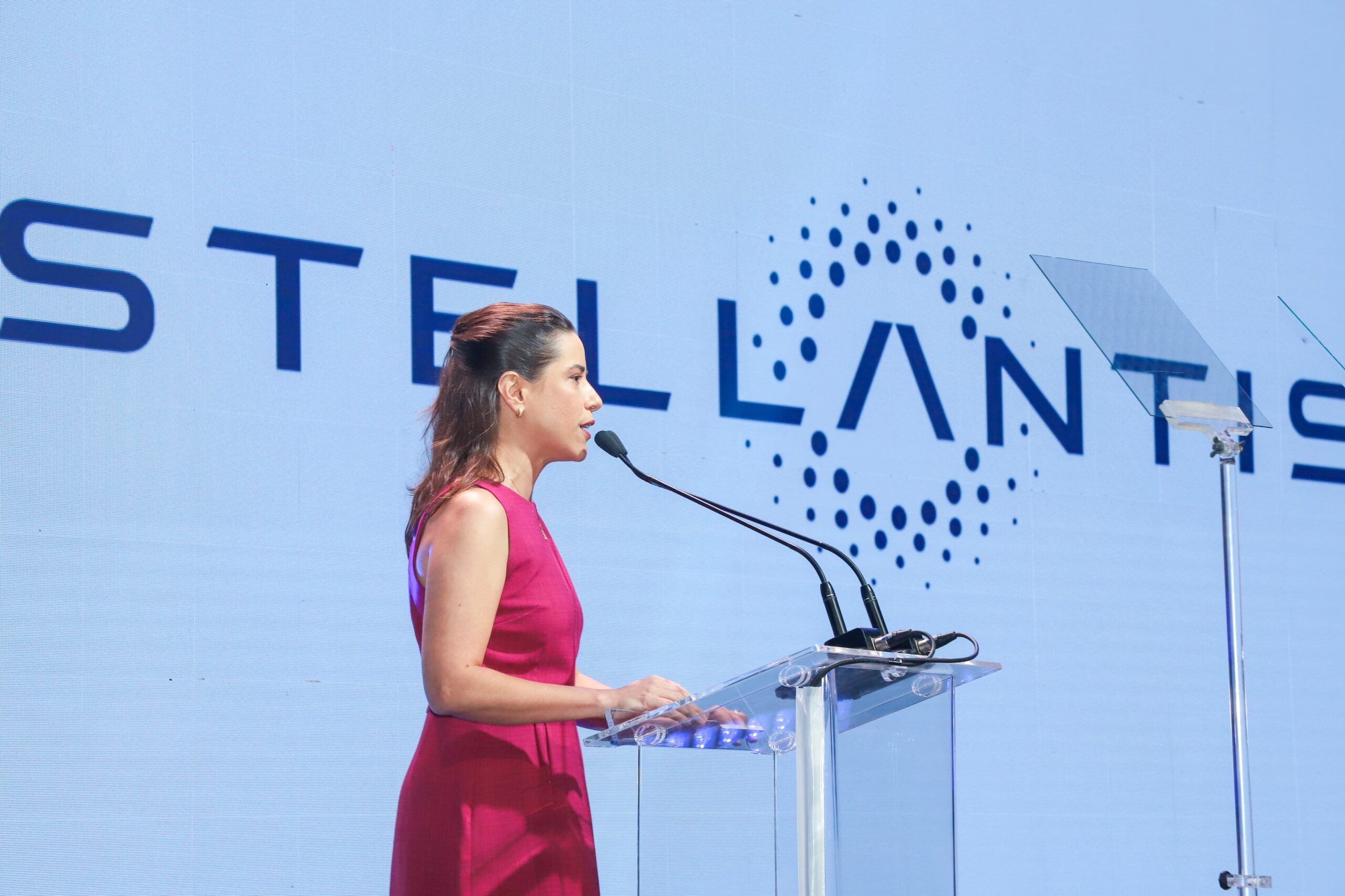 “Mais oportunidades para nossa gente”, diz governadora Raquel Lyra sobre 10 anos do Polo da Stellantis em Goiana
