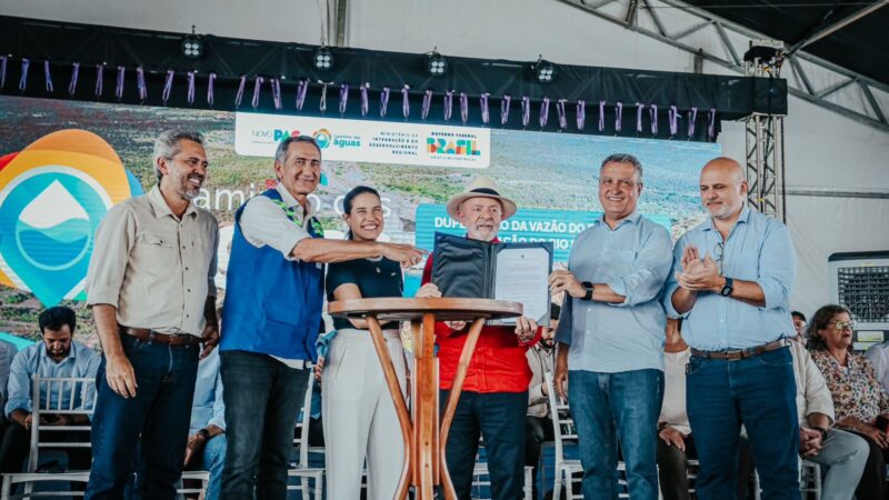 Em Salgueiro, no Sertão pernambucano, governadora Raquel Lyra e presidente Lula autorizam obra que vai levar mais água da transposição para 8 milhões de nordestinos