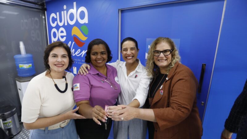 Governadora Raquel Lyra entrega Carretas da Mulher Pernambucana que vão percorrer todo o estado cuidando da saúde das mulheres