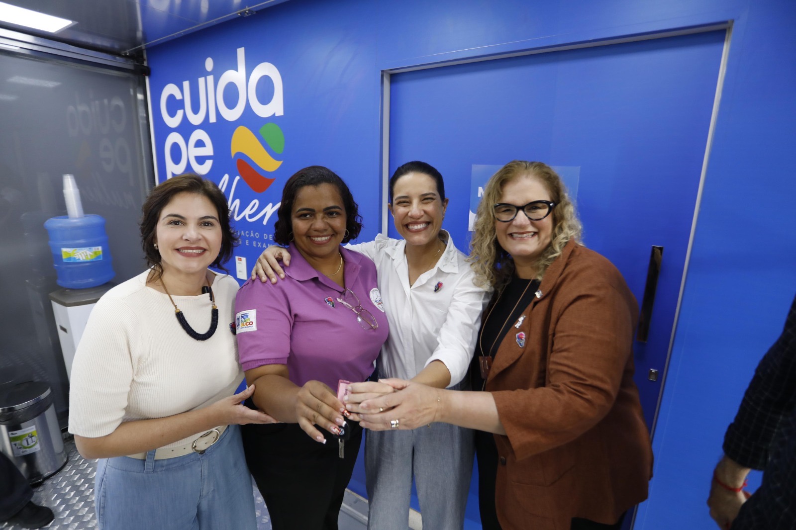 Governadora Raquel Lyra entrega Carretas da Mulher Pernambucana que vão percorrer todo o estado cuidando da saúde das mulheres