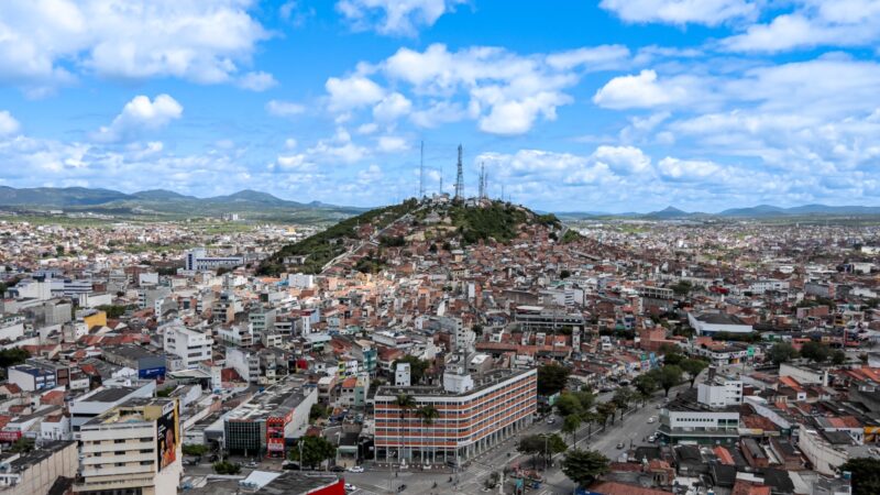 Prefeitura de Caruaru apresenta indicadores econômicos em reunião com a ACIC
