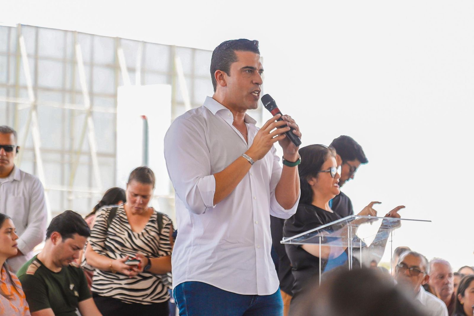 Prefeito Rodrigo Pinheiro anuncia reajuste salarial para diversas categorias na semana do aniversário de Caruaru