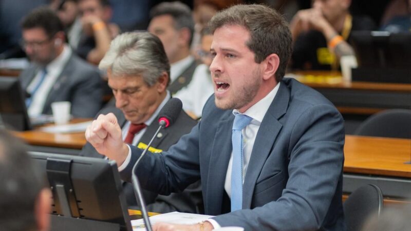 Pedro Campos defende lei para proteção de crianças e adolescentes em ambientes digitais