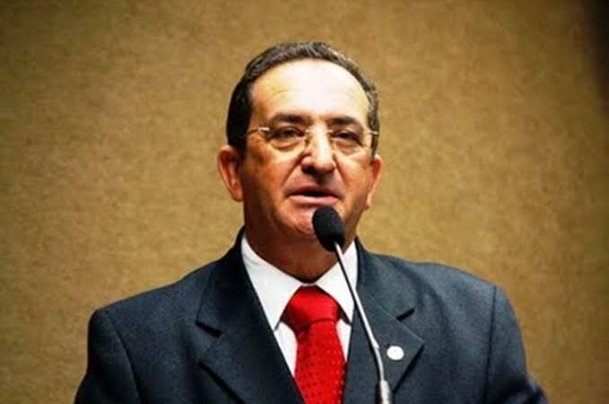 PREFEITURA DE ARARIPINA DECRETA LUTO DE 7 DIAS POR FALECIMENTO DO EX-PREFEITO EMANUEL BRINGEL