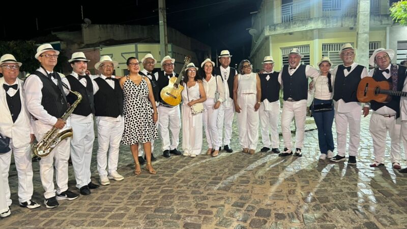 Floresta em Serenata emociona o Sertão do Pajeú com tradição e grandes nomes da música romântica