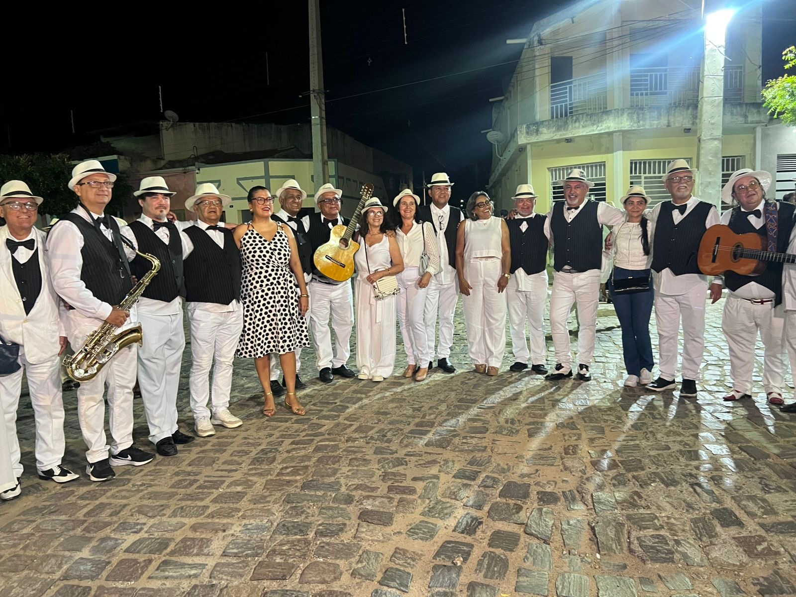 Floresta em Serenata emociona o Sertão do Pajeú com tradição e grandes nomes da música romântica