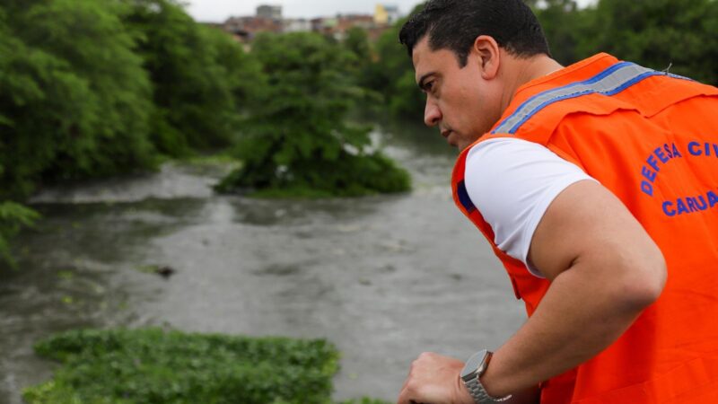 Rodrigo Pinheiro vistoria áreas que sofriam com alagamentos, enquanto Dayse Silva monitora cidade junto à Defesa Civil