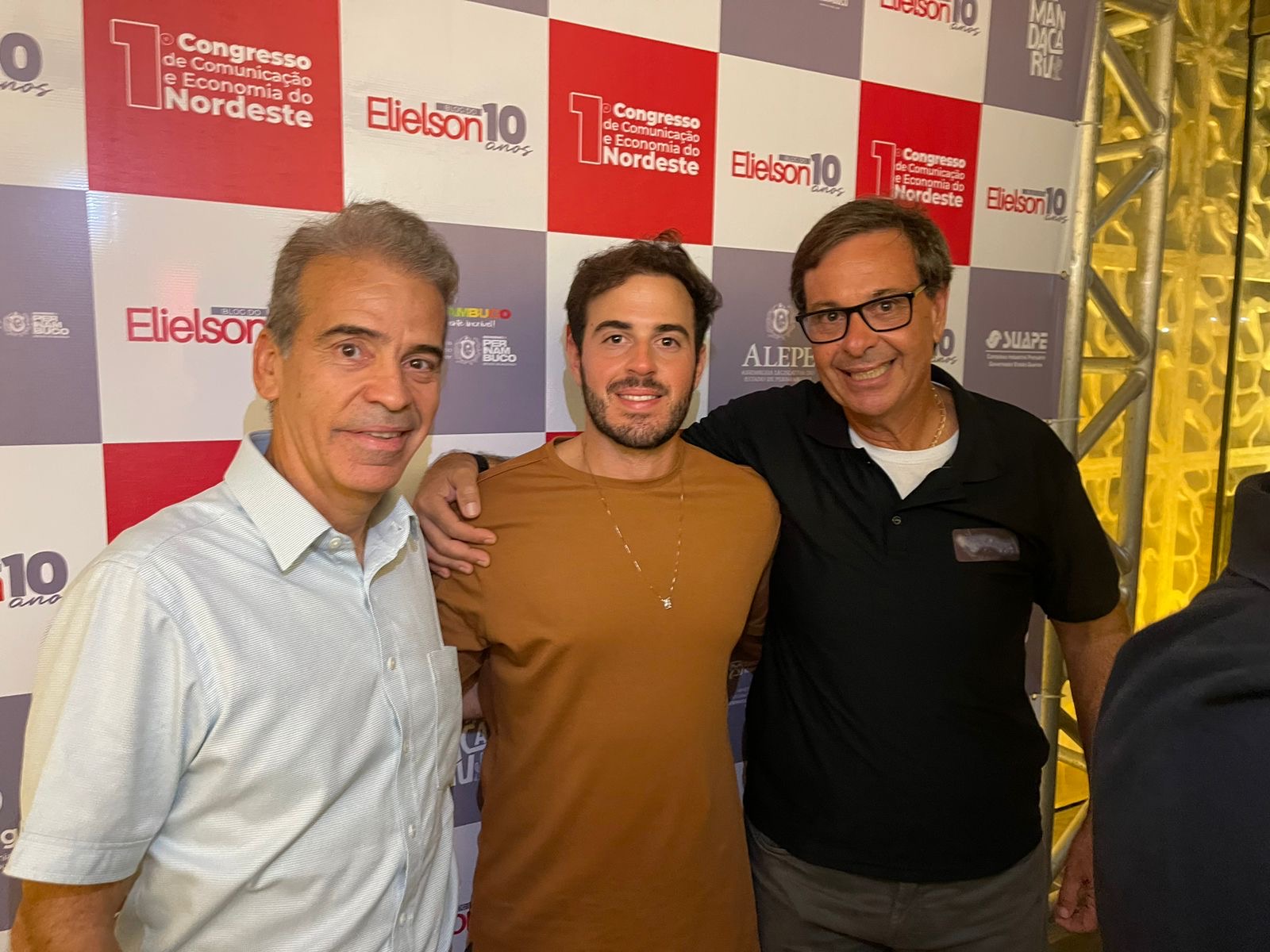 Parlamentares homenageiam comunidades cristãs e conservadoras