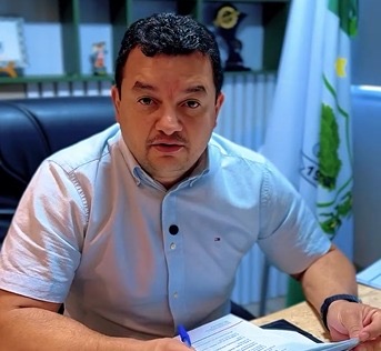 Pedro Pilota concede reajuste de 24,84% para professores em Itaíba