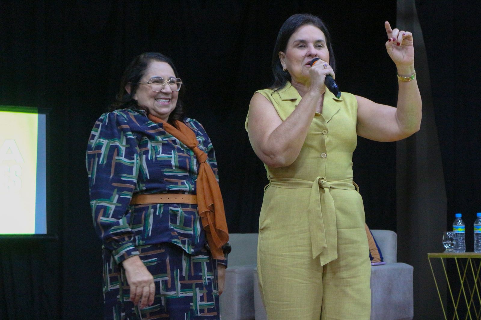 Dona Graça marca presença em evento de formação política para mulheres, junto com a Prefeita Elcione em Igarassu.