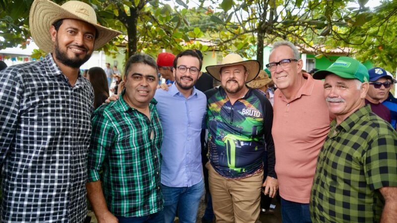 Ao lado do prefeito Saulo Maruim, Álvaro Porto participa da 22ª Cavalgada de São João, em Brejão
