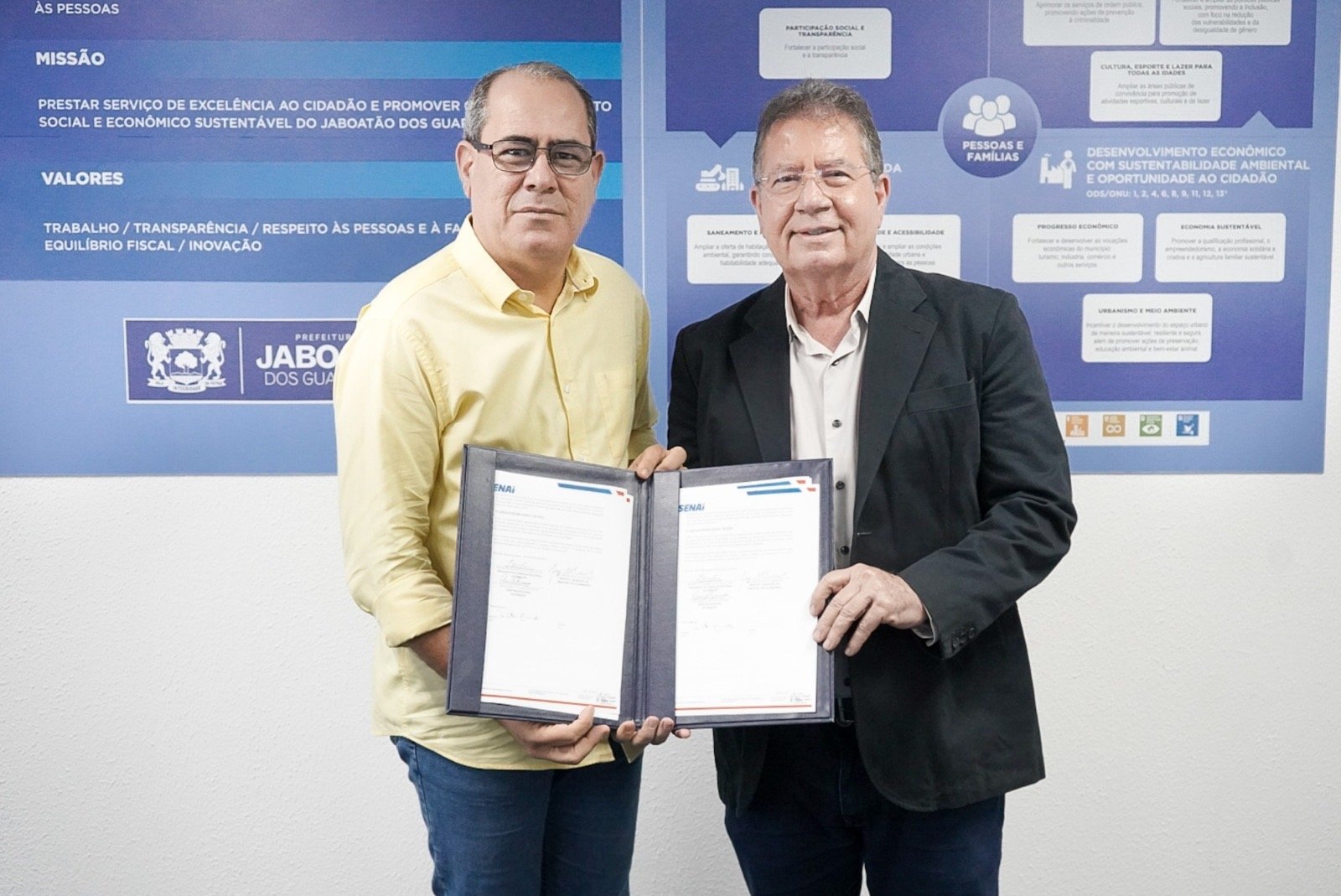 Prefeito Mano Medeiros e presidente da Fiepe Bruno Veloso assinam parceria de cursos de logística para capacitar mercado de trabalho do Jaboatão dos Guararapes
