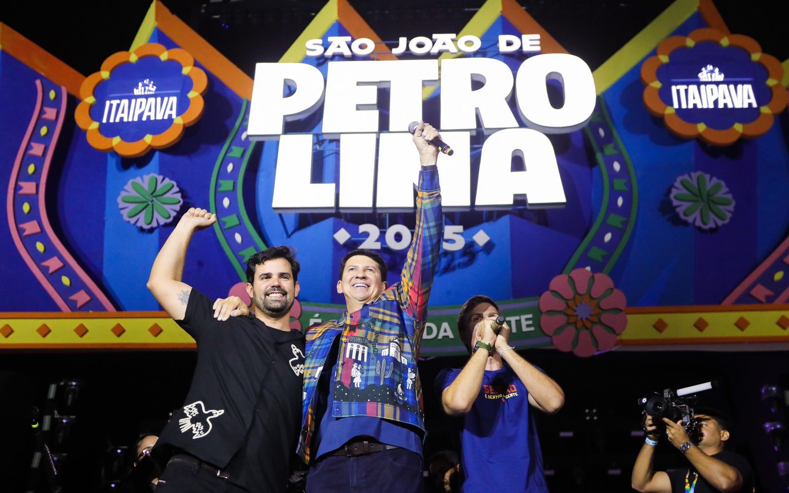 Com presença de autoridades e pátio lotado, Simão Durando abre oficialmente o São João de Petrolina 2025