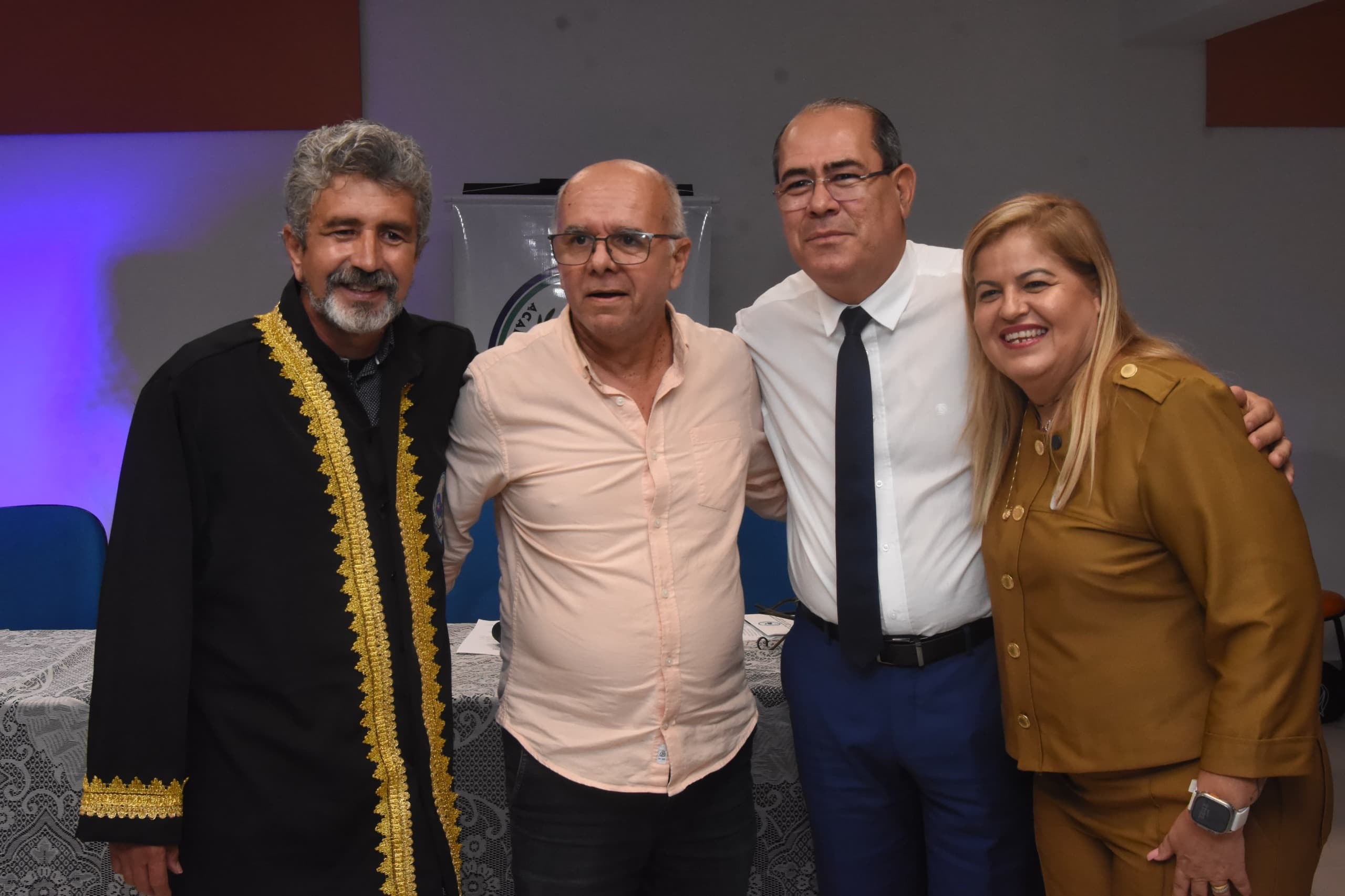 Mano e Andrea Medeiros prestigiam posse da nova diretoria da Academia de Letras do Jaboatão dos Guararapes