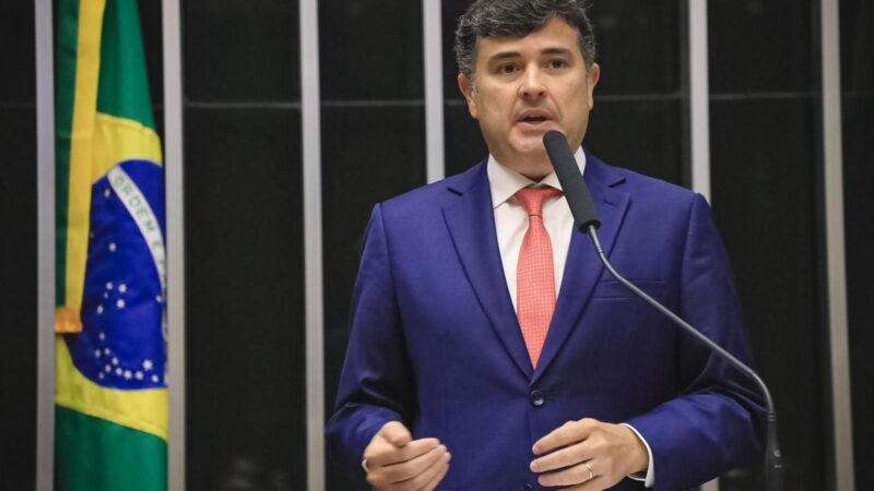 Eduardo da Fonte cobra companhias aéreas por falta de voos regulares e passagens absurdas para o interior de Pernambuco