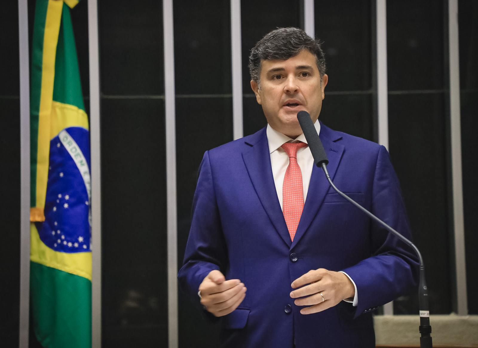 Eduardo da Fonte cobra companhias aéreas por falta de voos regulares e passagens absurdas para o interior de Pernambuco