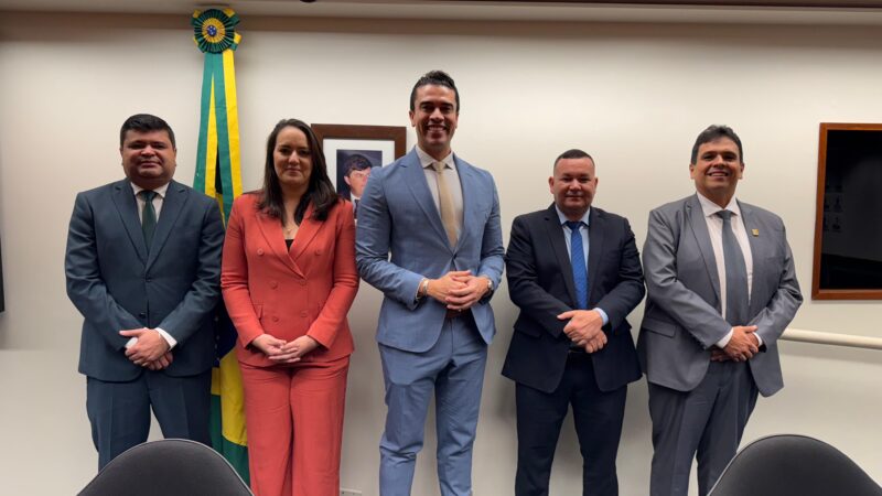 Rodrigo Pinheiro comemora sucesso da segurança em Caruaru e é contemplado com três viaturas em Brasília