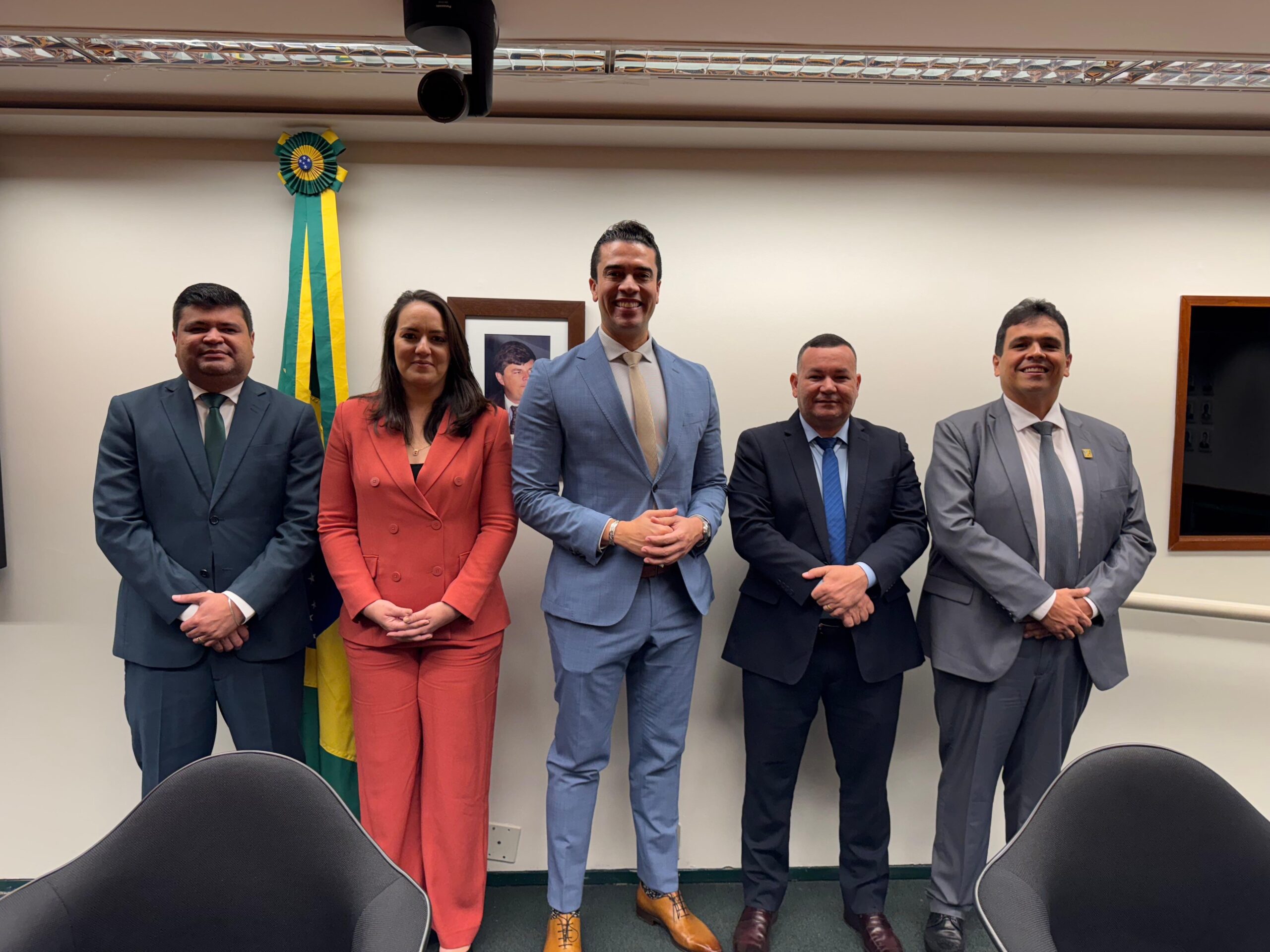 Rodrigo Pinheiro comemora sucesso da segurança em Caruaru e é contemplado com três viaturas em Brasília