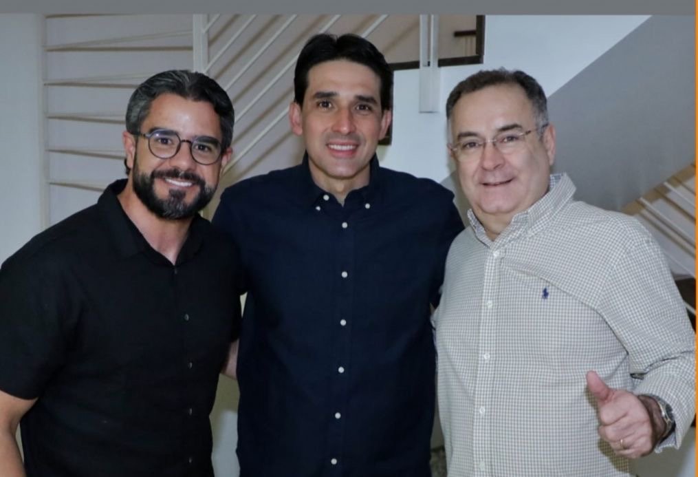 Ministro Silvio Costa Filho exalta gestão de Zeca Cavalcanti durante maior São João da história de Arcoverde