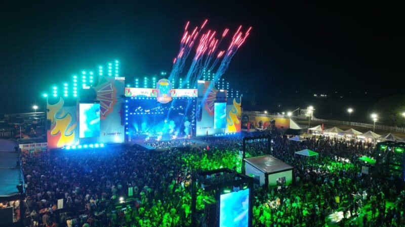 Multidão lota Parque Três Vaqueiros na terceira noite do São João de Araripina com grandes nomes do forró