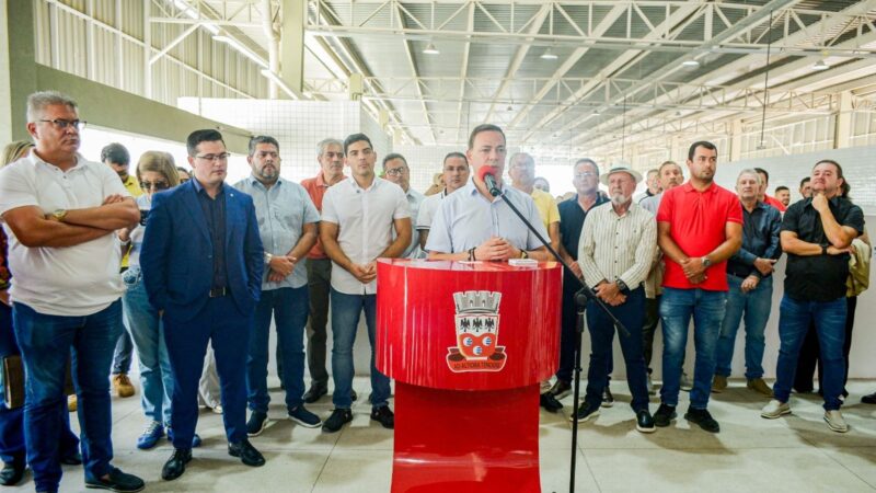 Prefeito Sivaldo Albino entrega pavilhão atacadista da Ceaga e assina ordem de serviço para pavimentação de novo acesso ao Viana e Moura