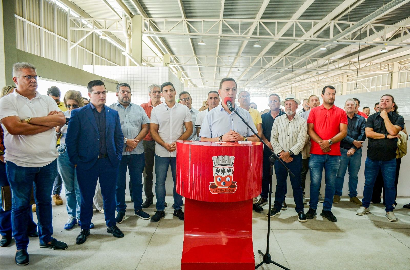 Prefeito Sivaldo Albino entrega pavilhão atacadista da Ceaga e assina ordem de serviço para pavimentação de novo acesso ao Viana e Moura