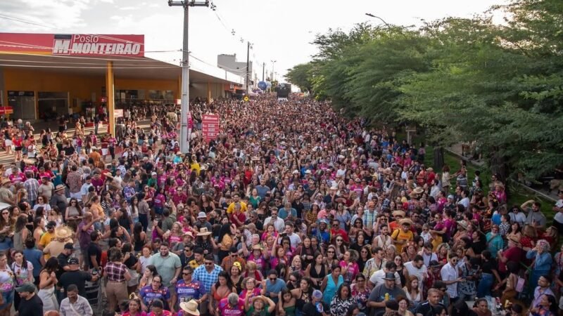 Domingo histórico: Caminhada do Forró arrasta multidão e noite de grandes shows marcam o domingo do São João de Arcoverde