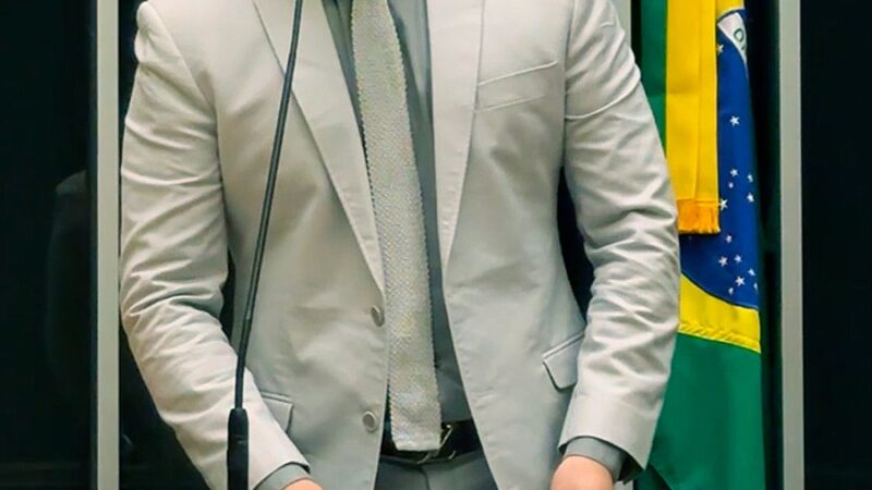 Deputado Clodoaldo Magalhães lidera avanço de PL crucial contra envenenamento de animais e em defesa da saúde pública
