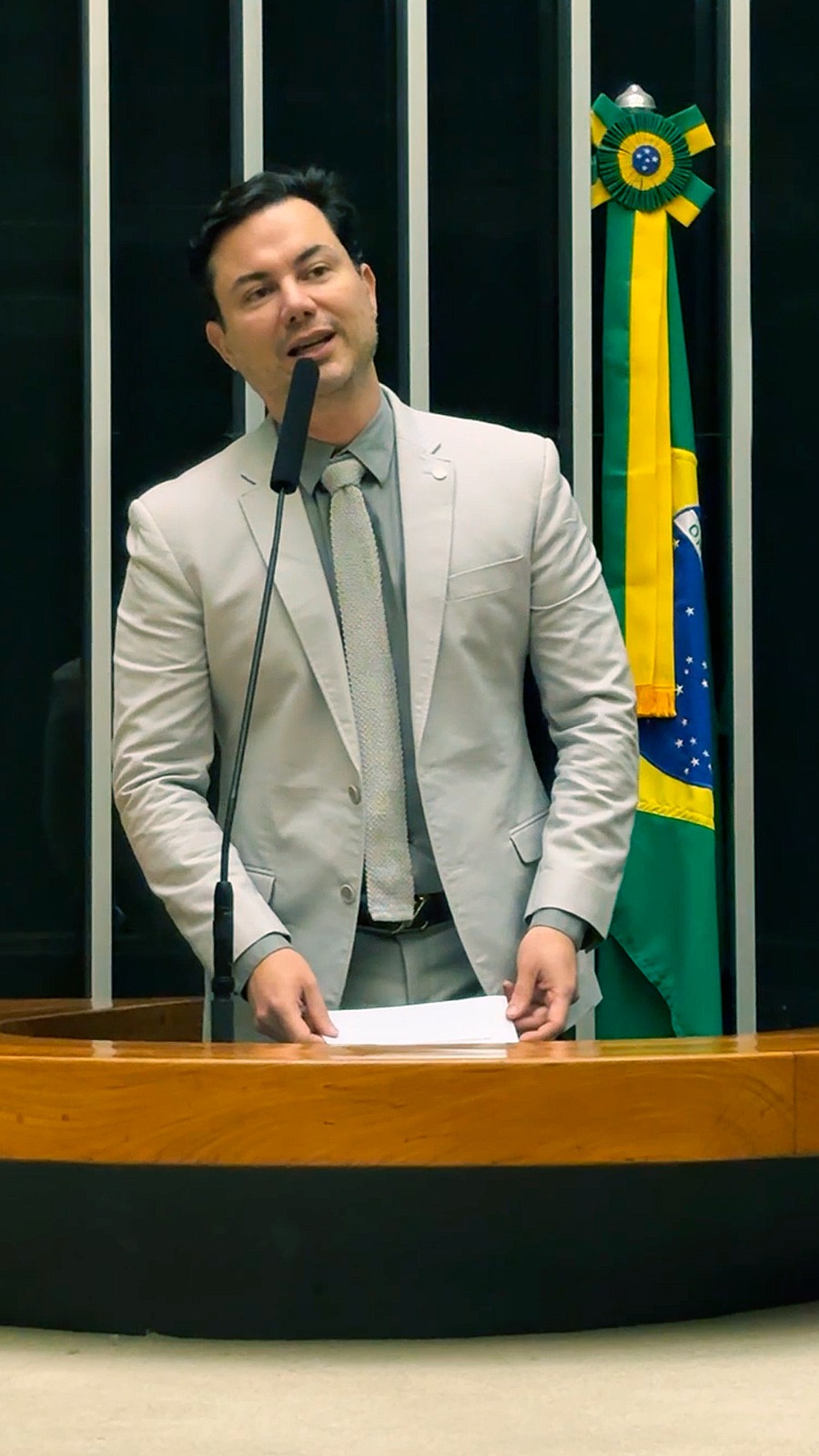 Deputado Clodoaldo Magalhães lidera avanço de PL crucial contra envenenamento de animais e em defesa da saúde pública