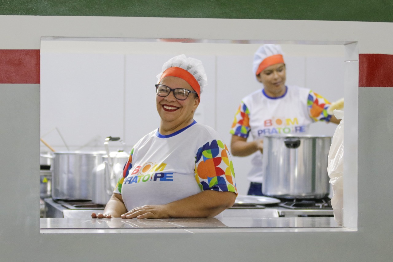 Governo de Pernambuco lança edital inédito para financiar 100 cozinhas solidárias da sociedade civil