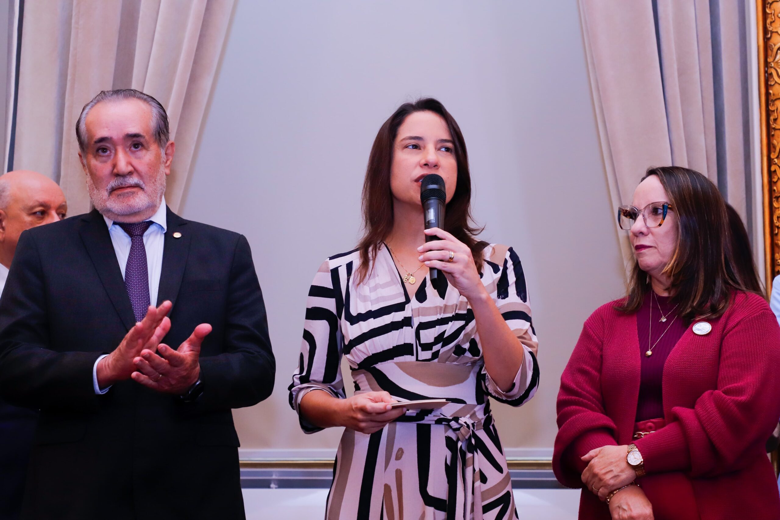 Governadora Raquel Lyra anuncia entrega histórica de mais de mil títulos de propriedade para famílias do Recife