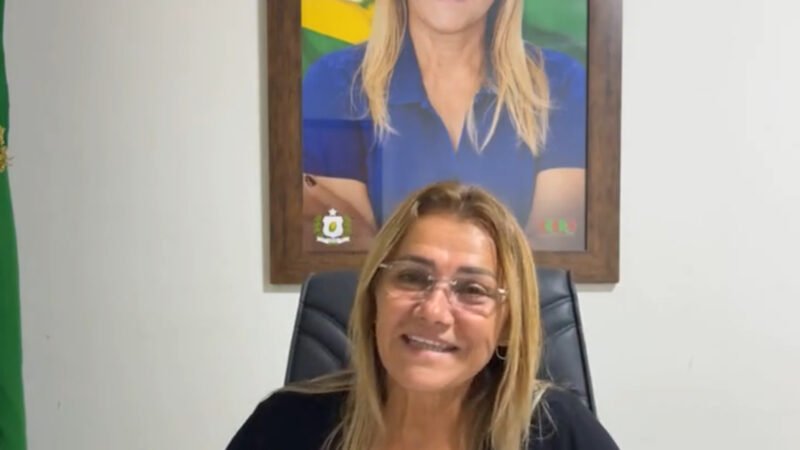 Prefeita Riva Bezerra assina ordem de serviço para calçamento em frente à Creche Padre Lino