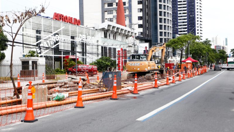 Obra emergencial de esgoto na Avenida Domingos Ferreira é finalizada antes do prazo previsto