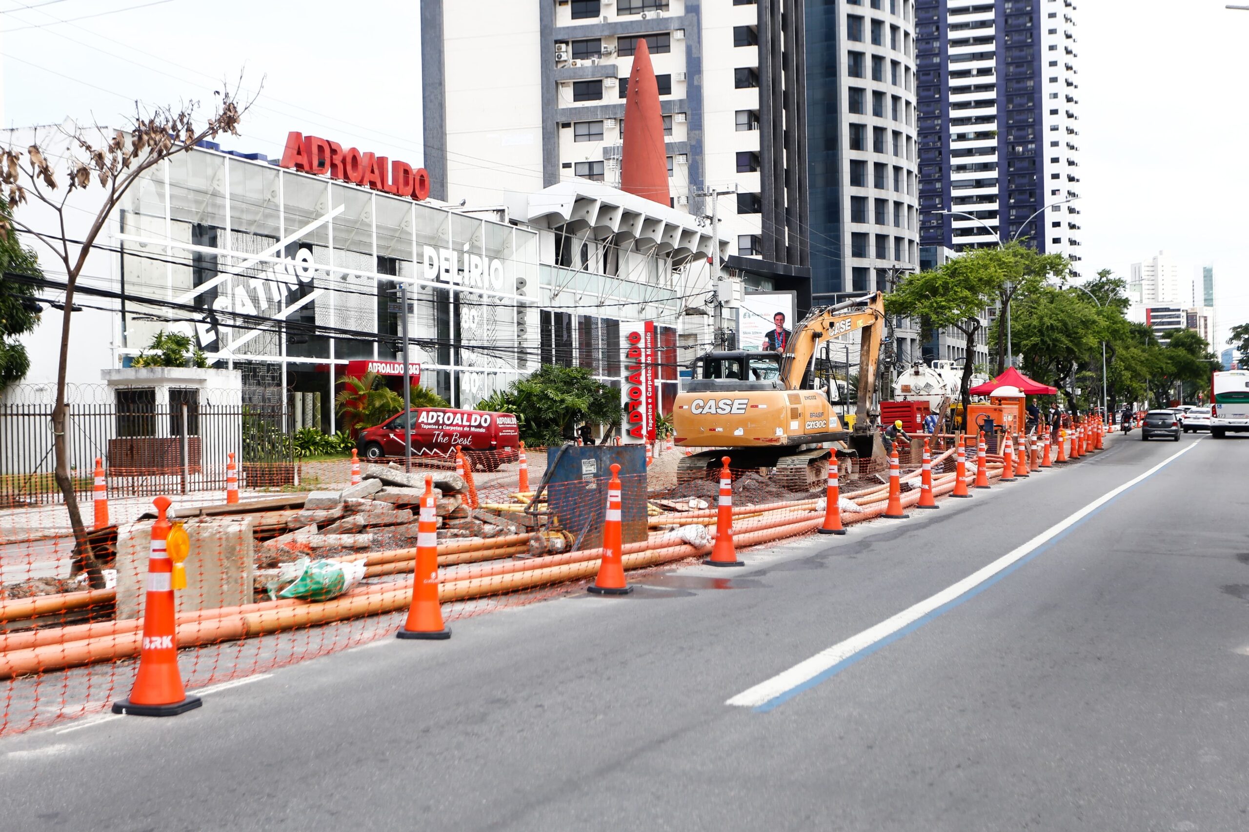 Obra emergencial de esgoto na Avenida Domingos Ferreira é finalizada antes do prazo previsto