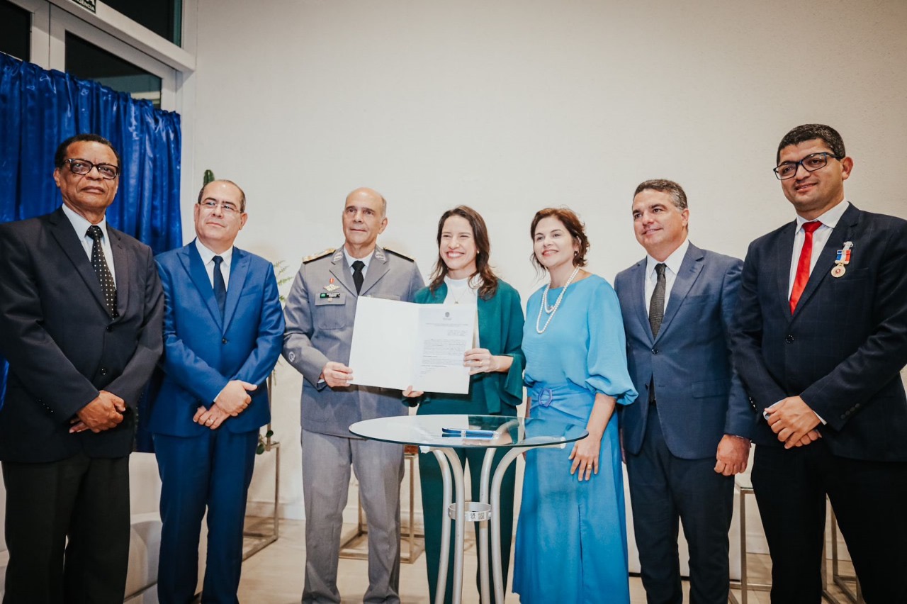 Governadora Raquel Lyra assina termos aditivos para instalação da Escola de Sargentos do Exército em Pernambuco