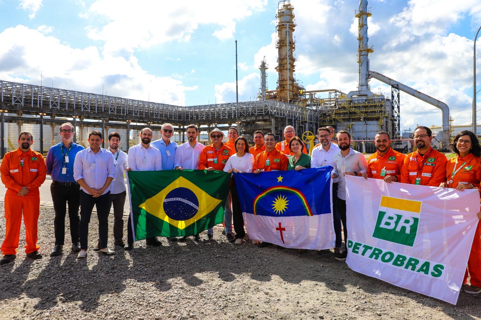 Governadora Raquel Lyra visita a Refinaria Abreu e Lima e discute investimentos no Trem 2
