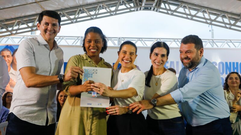 Em Petrolina, governadora Raquel Lyra entrega chaves de mais 130 residências a famílias beneficiadas pelo Morar Bem PE – Entrada Garantida