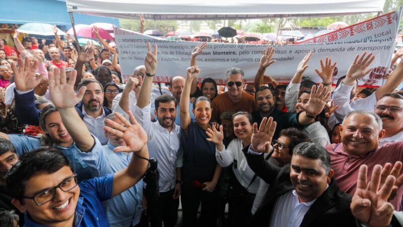 Governadora Raquel Lyra entrega novos ônibus escolares em Bom Conselho, no Agreste