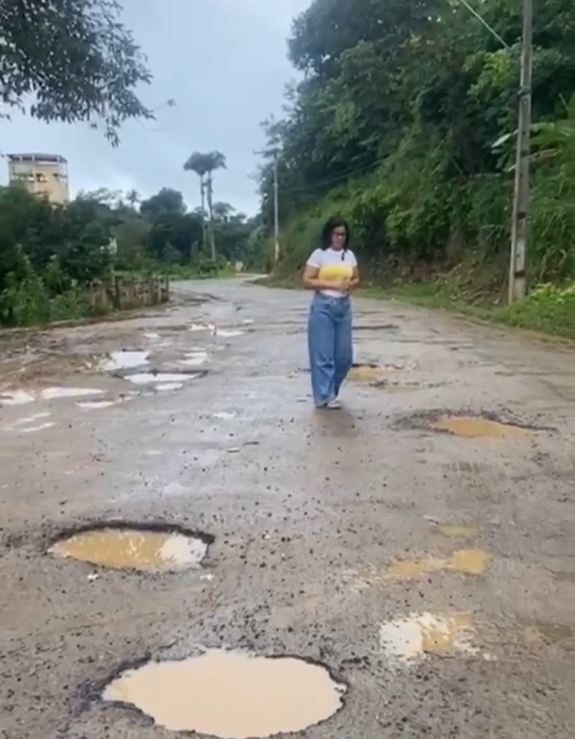 Vereadora Cleide da saúde solicita ao governo municipal recapeamento da estrada que liga a Usina Frei Caneca em Jaqueira