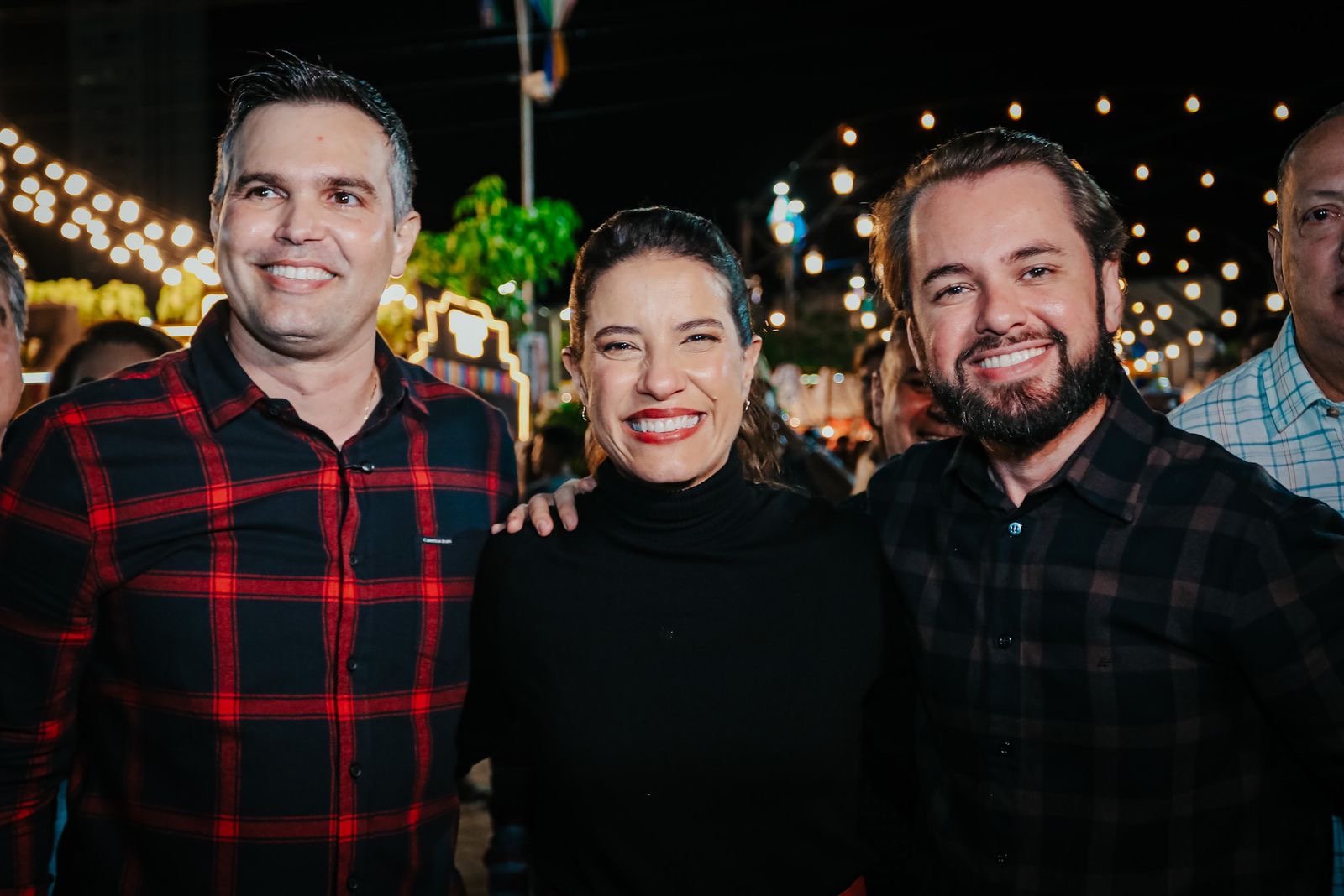 Em Santa Cruz do Capibaribe, governadora Raquel Lyra prestigia o São João da Moda