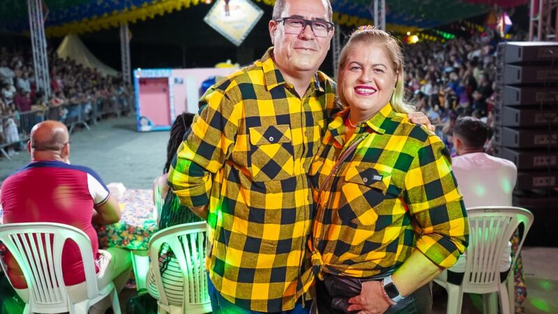 Camarote da acessibilidade recebe visita de Mano e Andrea Medeiros no Festival de Quadrilhas