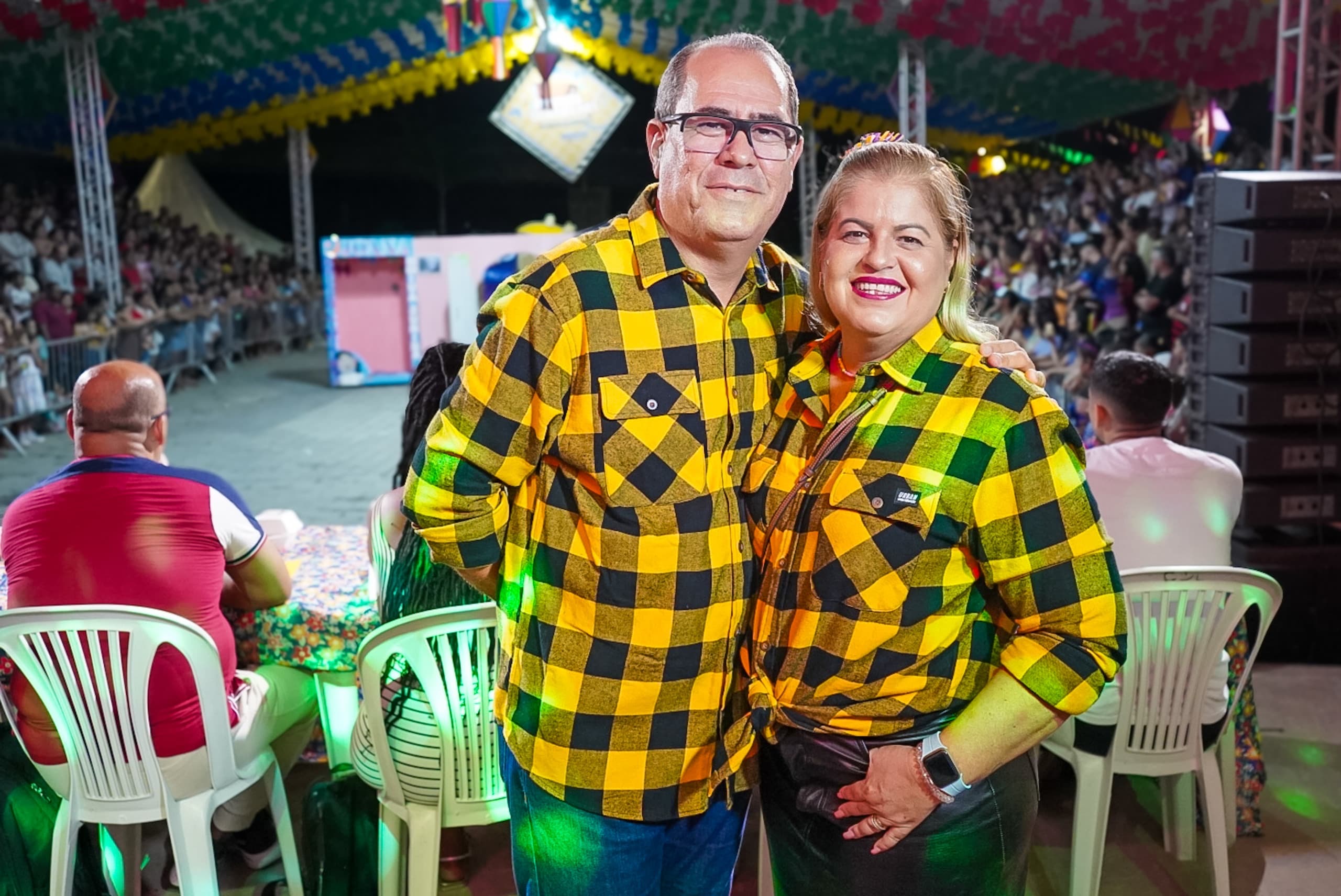 Camarote da acessibilidade recebe visita de Mano e Andrea Medeiros no Festival de Quadrilhas